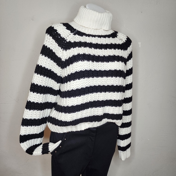 Forever 21 Striped Black and Cream Turtleneck Sweater Size Large - Picture 2 of 11